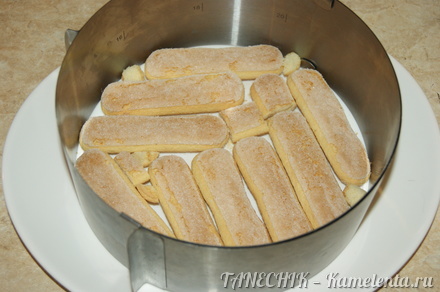 Приготовление рецепта Торт-мусс &quot;Клубника на сливках&quot; (без выпечки) шаг 3