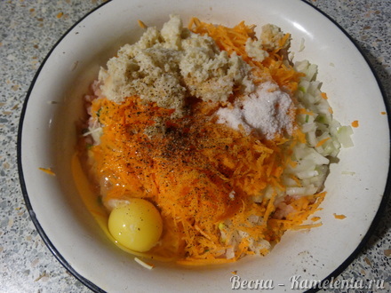 Приготовление рецепта Куриные биточки с морковью шаг 5