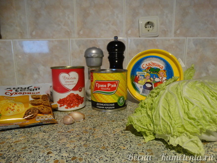 Приготовление рецепта Салат из пекинской капусты с сухариками шаг 1