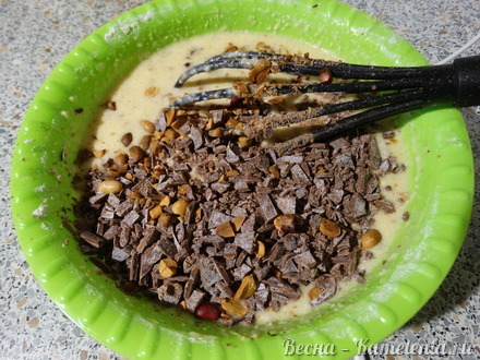 Приготовление рецепта Орехово-шоколадные маффины шаг 8
