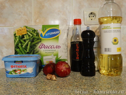 Приготовление рецепта Тёплый салат из стручковой фасоли с чесночным маслом шаг 1