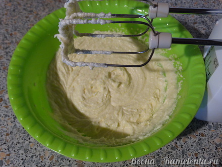 Приготовление рецепта Лимонно-сметанный кекс с вяленой вишней шаг 3