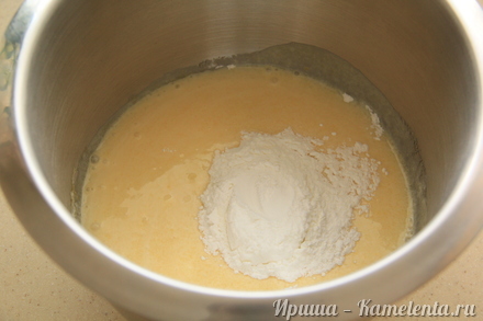 Приготовление рецепта Песочно-сметанный пирог с клюквой шаг 5